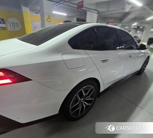 BMW 5 Series (G60) 2024 Белый из Кореи, фото 5