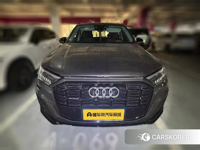 Audi Q7 2021 Темно-серый из Китая, фото 5