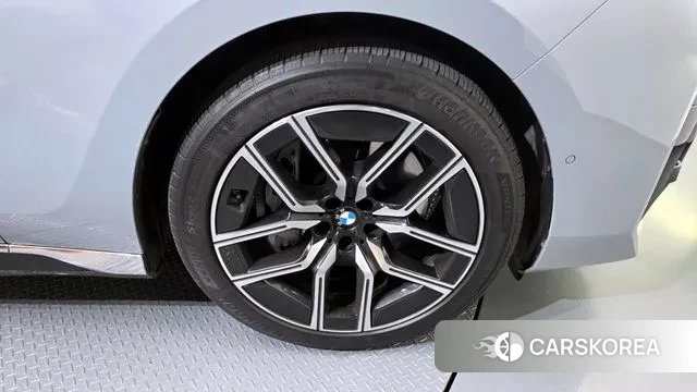 BMW 7 Series (G70) id 3393897 из Кореи 15