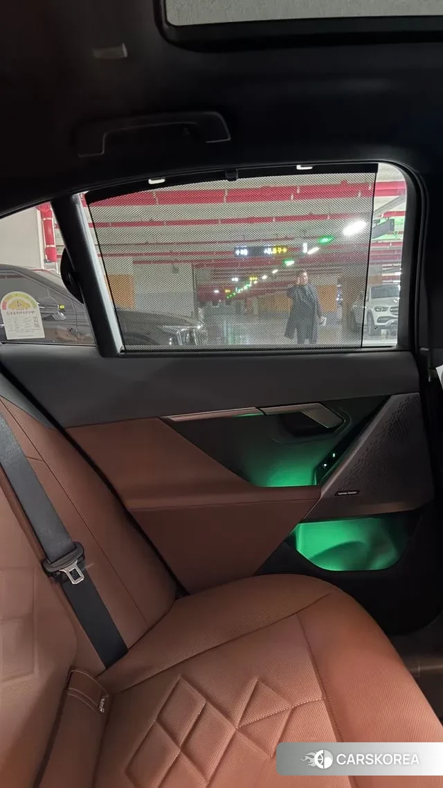 BMW 5 Series (G60) 2025 Серебристо-серый из Кореи, фото 5