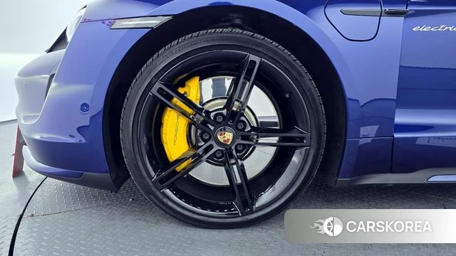 Porsche Taycan id 3839788 из Кореи 15