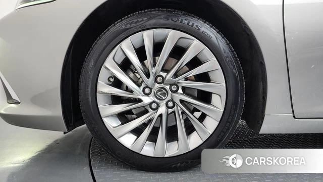 Lexus ES300h 7th generation id 4410934 из Кореи 32