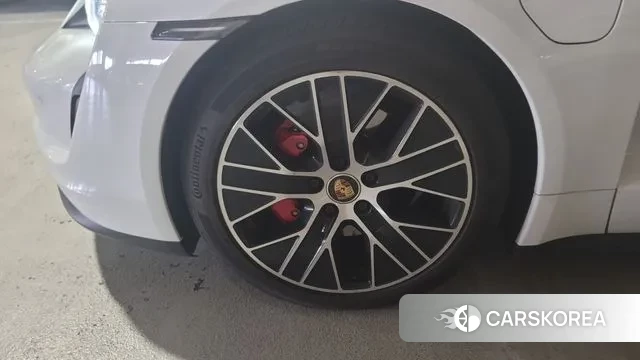 Porsche Taycan id 3384536 из Кореи 8