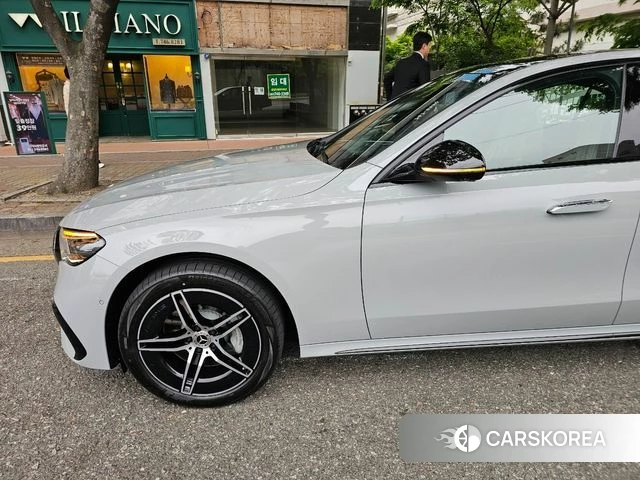 Mercedes-Benz E-Class W214 2026 Светло-серебряный цвет из Кореи, фото 5