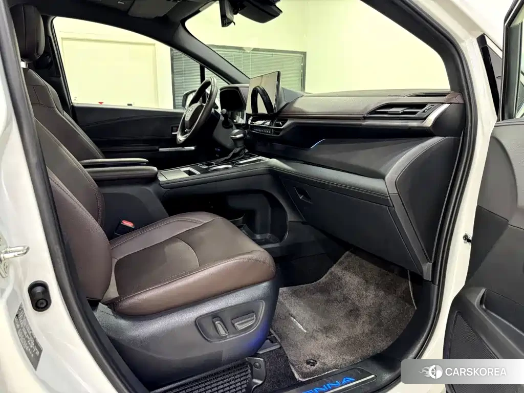 Toyota Sienna id 4583797 из Китая 23