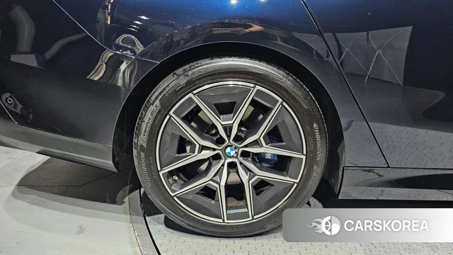 BMW 5 Series (G60) id 4578928 из Кореи 25
