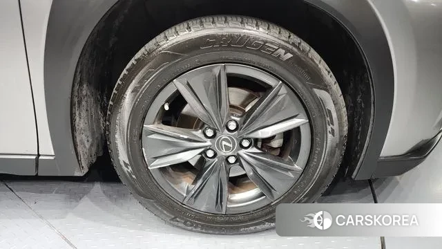 Lexus UX250h id 3330421 из Кореи 15