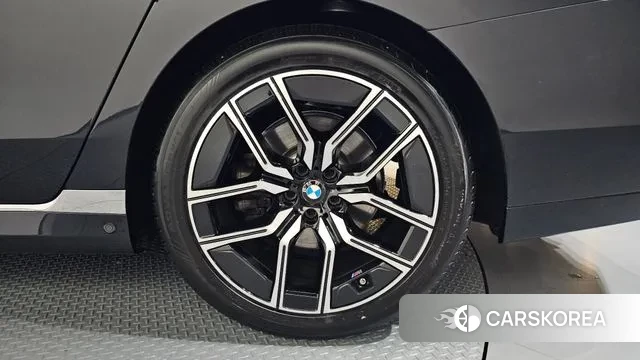 BMW 7 Series (G70) id 3523376 из Кореи 15