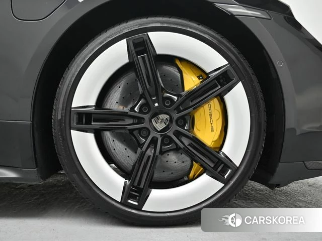 Porsche Taycan id 4359799 из Кореи 15