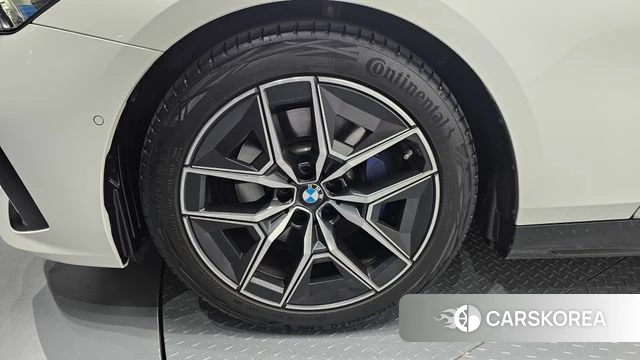 BMW 5 Series (G60) id 4381093 из Кореи 27