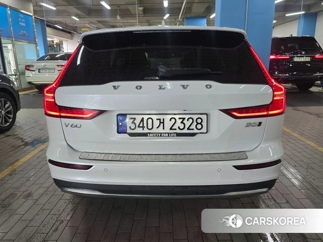 Volvo V60 Cross-Country 2nd Generation 2023 Белый из Кореи, фото 5