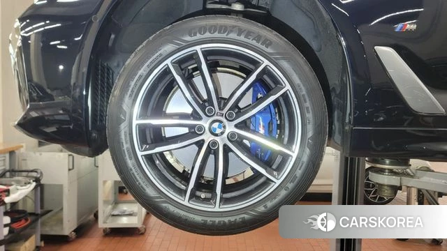 BMW 5 Series (G30) 2023 Черный из Кореи, фото 5