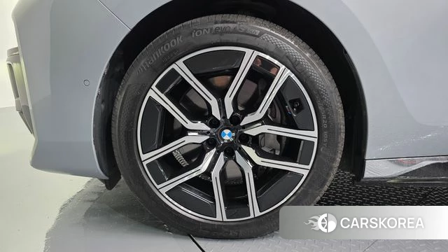 BMW i7 (G70) id 4443309 из Кореи 32
