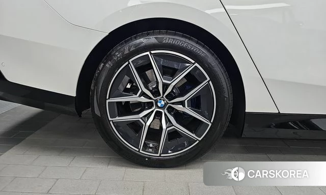 BMW 5 Series (G60) id 4934474 из Кореи 29