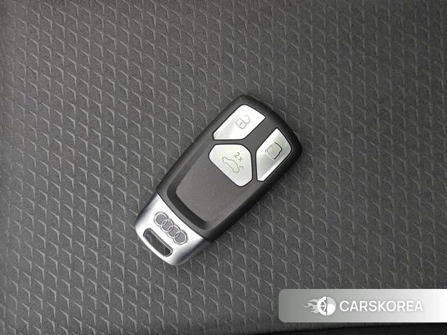 Audi Q5L Sportback id 4209530 из Китая 15