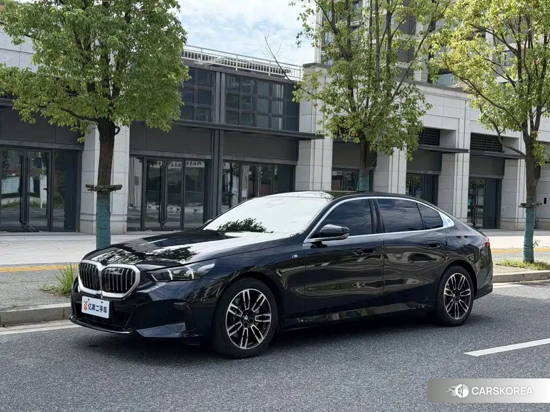 BMW 5 series 2025 Черный из Китая, фото 5