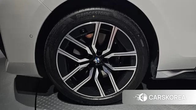 BMW 7 Series (G70) id 2993136 из Кореи 15