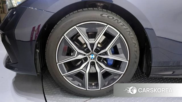 BMW 5 Series (G60) id 3793061 из Кореи 15