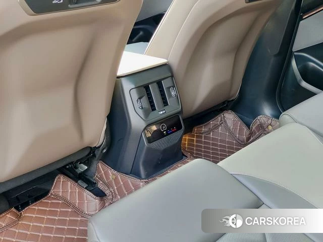 BMW X3 2025 Серебристо-серый из Китая, фото 5