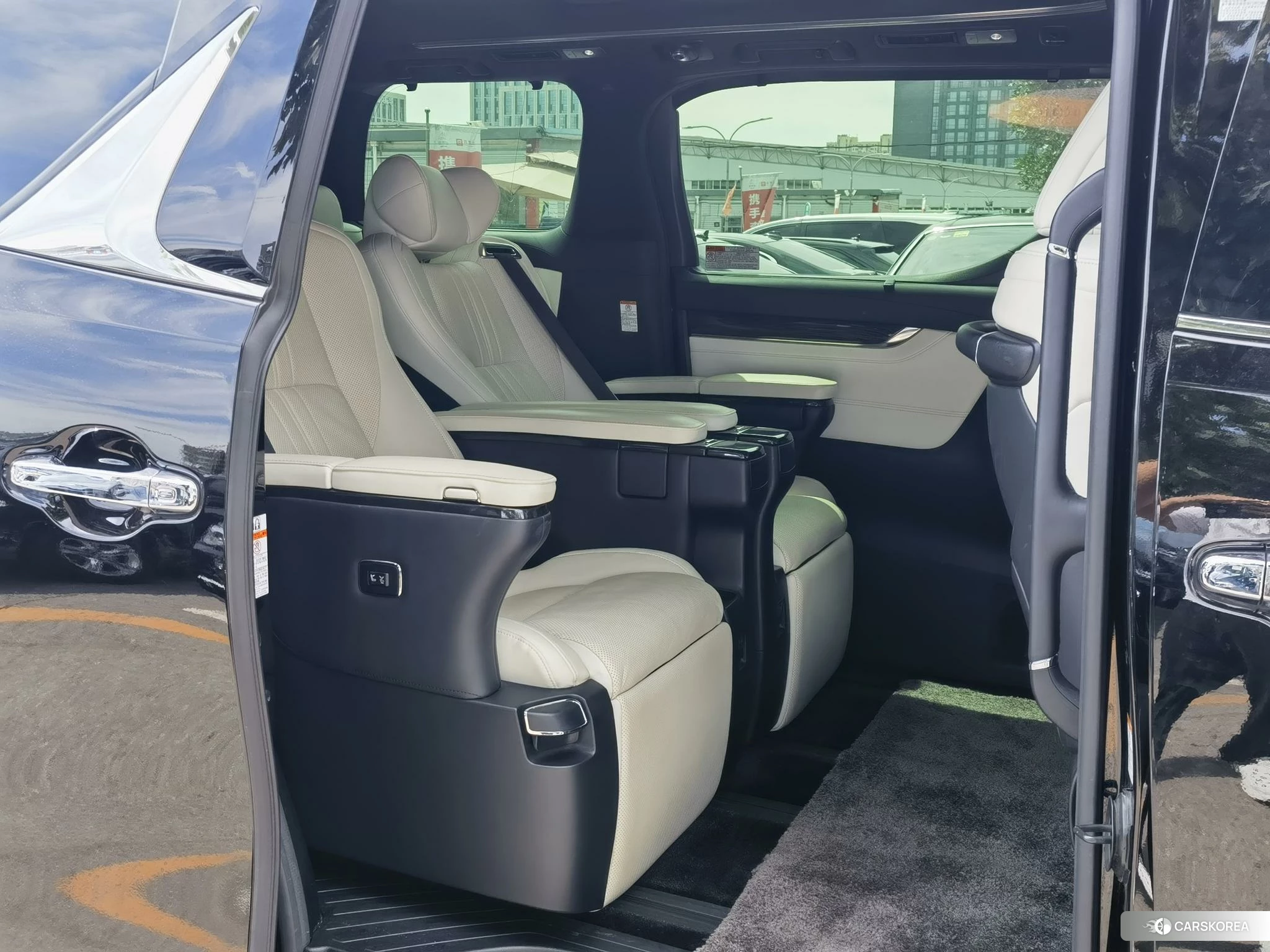 Lexus LM id 4510447 из Китая 14