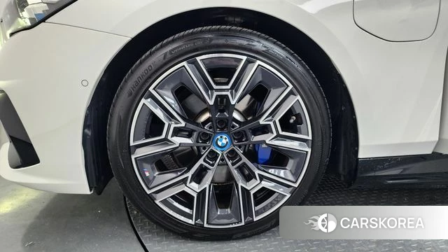 BMW 5 Series (G60) id 4579002 из Кореи 31
