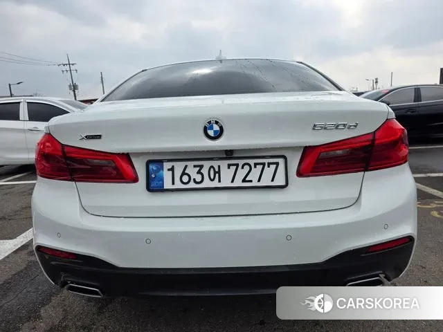 BMW 5 Series (G30) 2018 Белый из Кореи, фото 5