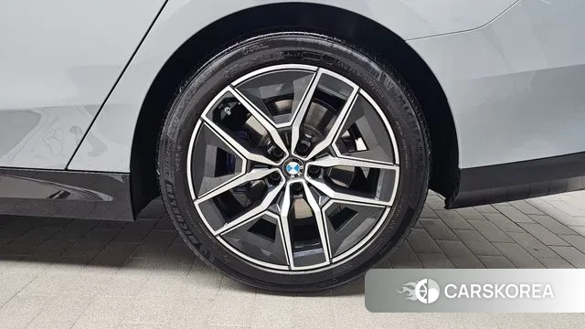 BMW 5 Series (G60) id 3763637 из Кореи 15