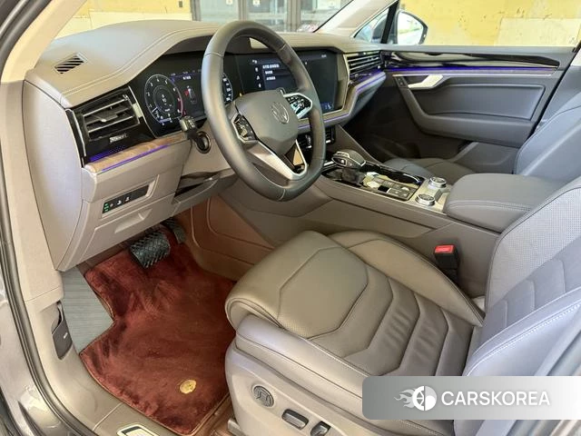 Volkswagen Touareg 2023 Темно-серый из Китая, фото 5