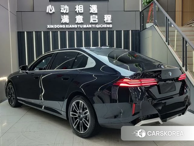BMW 5 series 2024 Черный из Китая, фото 5