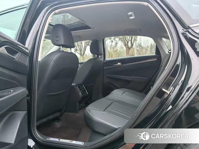 Volkswagen Passat PHEV 2025 Черный из Китая, фото 5