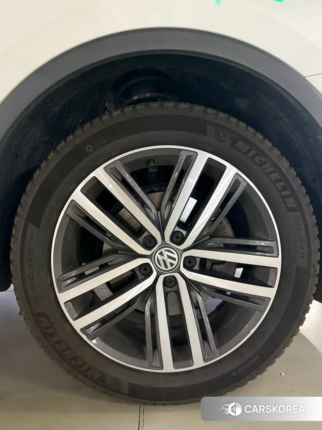 Volkswagen Tiguan Allspace 2020 Белый из Кореи, фото 5