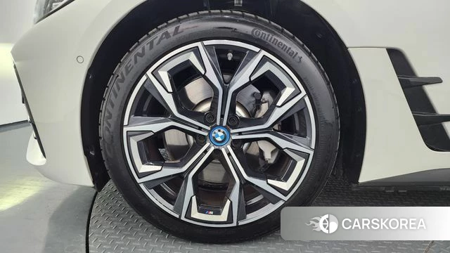 BMW i4 id 4388947 из Кореи 30