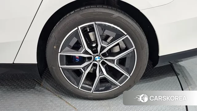 BMW 5 Series (G60) id 3720627 из Кореи 15