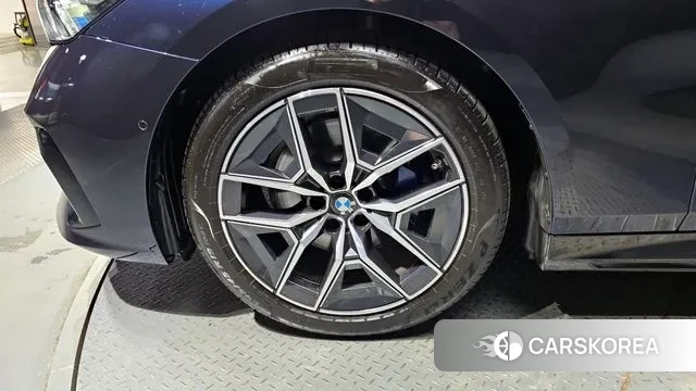 BMW 5 Series (G60) id 2905113 из Кореи 15