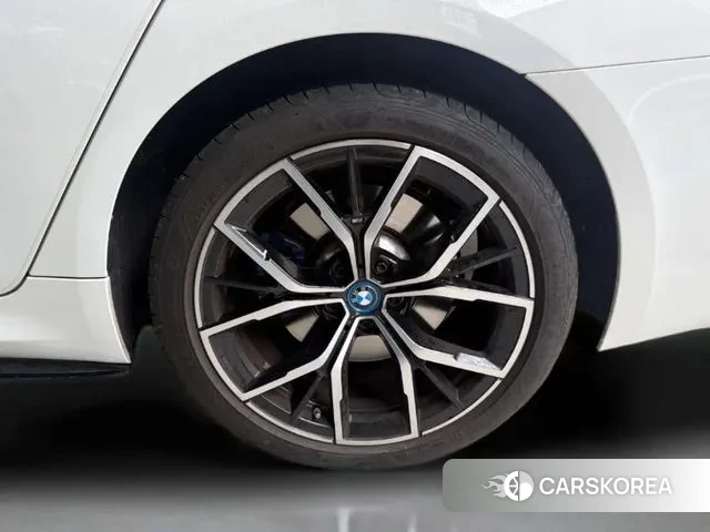 BMW 5 Series (G30) id 3734851 из Кореи 14