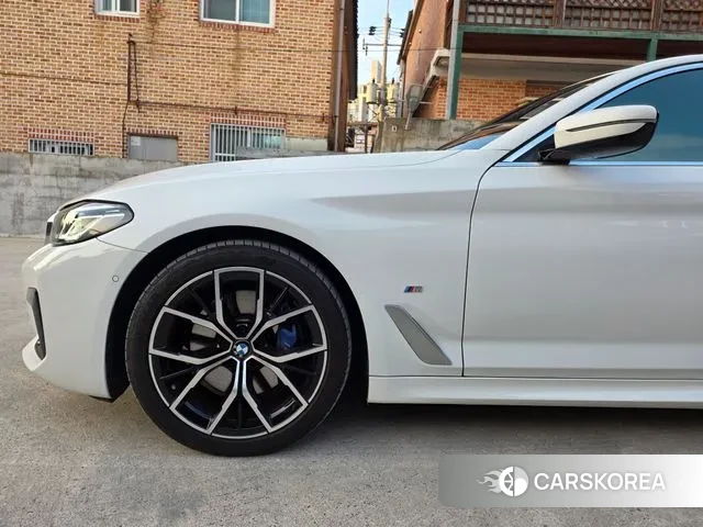 BMW 5 Series (G30) 2022 Белый из Кореи, фото 5