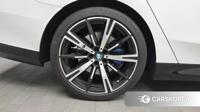 BMW 5 Series (G60) id 4427355 из Кореи 25