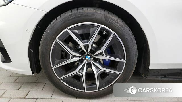 BMW 5 Series (G60) id 4292064 из Кореи 28