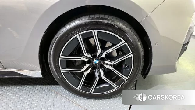 BMW 7 Series (G70) id 3590480 из Кореи 15