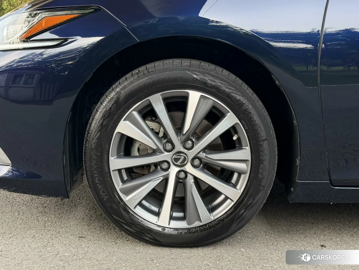 Lexus ES id 4512403 из Китая 15