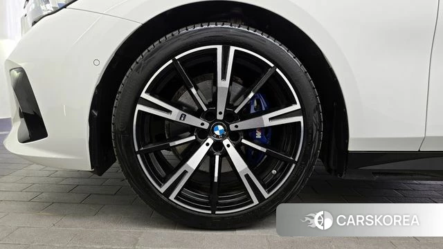 BMW 5 Series (G60) id 3876718 из Кореи 15