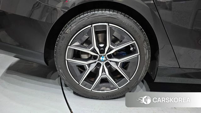 BMW 5 Series (G60) id 4655493 из Кореи 32