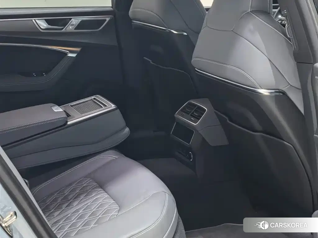 Audi A7L id 4601859 из Китая 16