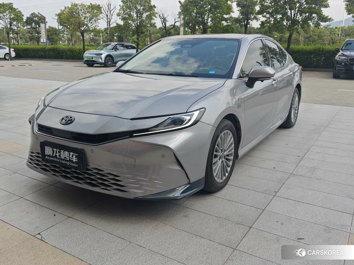 Toyota Camry 2024 Серебристо-серый из Китая, фото 5