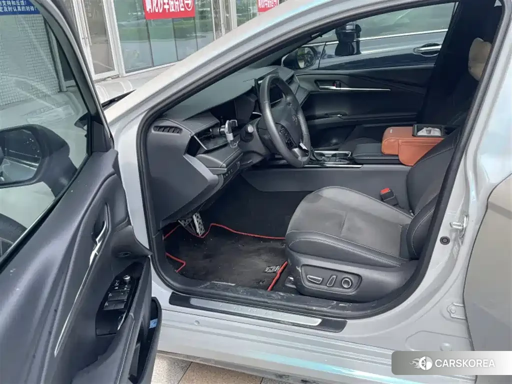 Toyota Camry 2026 Silver/gray из Китая, фото 5