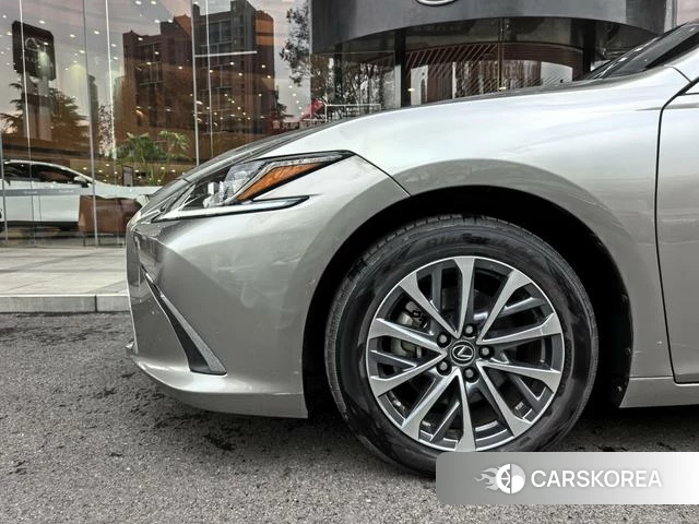 Lexus ES id 4279027 из Китая 12