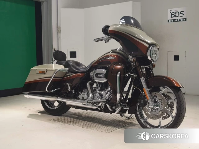 Проданный Harley-Davidson Street Glide FLHXSE1800 CVO 2011 из Японии, фото 3