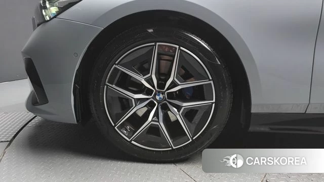 BMW 5 Series (G60) id 4349143 из Кореи 30