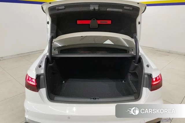 Audi A4L id 3824792 из Китая 12