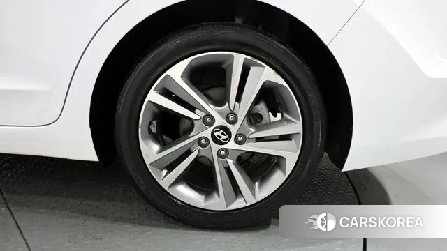 Hyundai Avante AD id 3055818 из Кореи 15